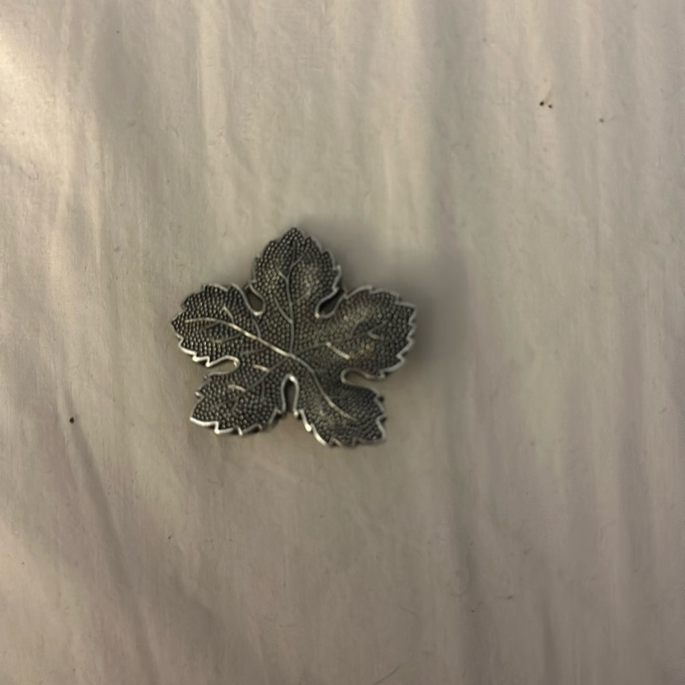 Vintage Silver & Black Textured Maple Leaf Scarf Clip
